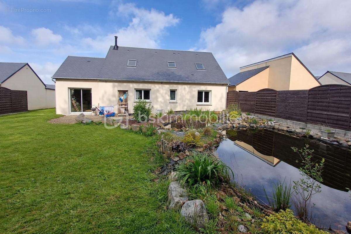 Maison à LE VAL-SAINT-PERE