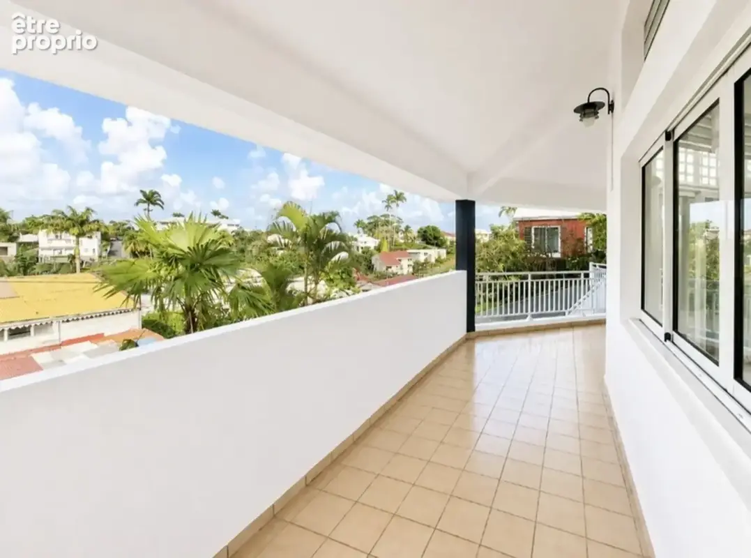 A vendre - Fort de France – Quartier Didier - Maison d'architecte – 7 Pièces – 4 Chambres + Petit T2 Indépendant - photo 17