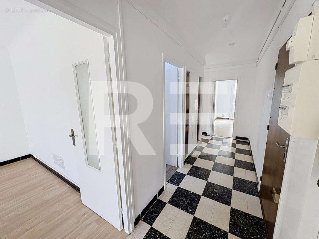 Nîmes centre - quartier st baudile - appartement traversant type t3 de 74 m2 avec cave et garage - photo 5