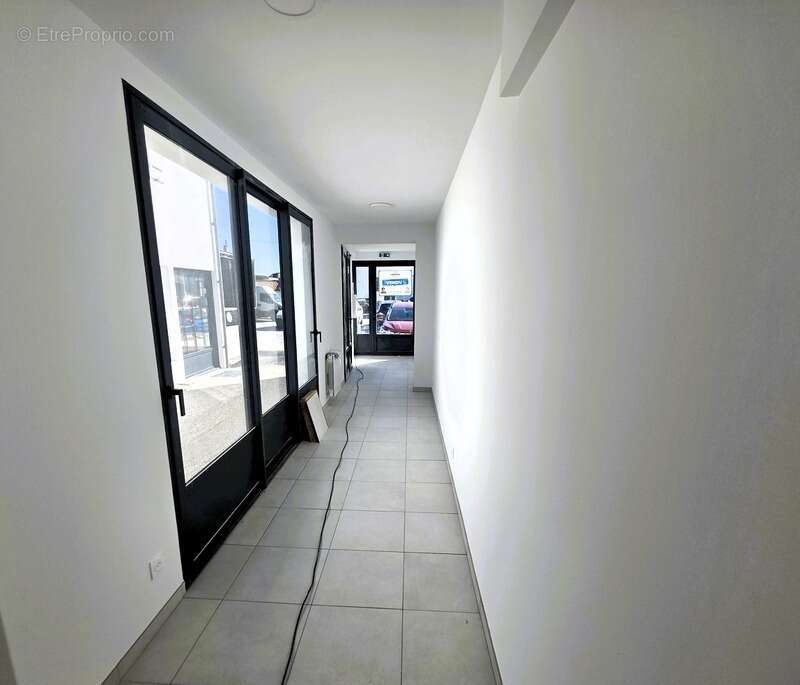 Dpt Charente Maritime (17), à vendre DOLUS D'OLERON Emplacement N°1 Local commercial Neuf - Plain pied de 35,20m² - photo 3