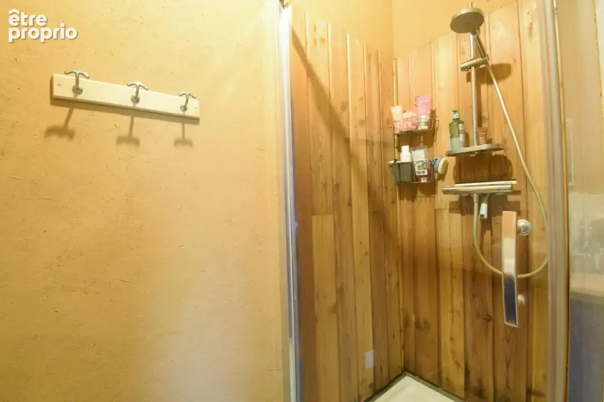 EXCLUSIVITE / Très belle maison avec dépendances et terrain / 63160 Glaine Montaigut - photo 12