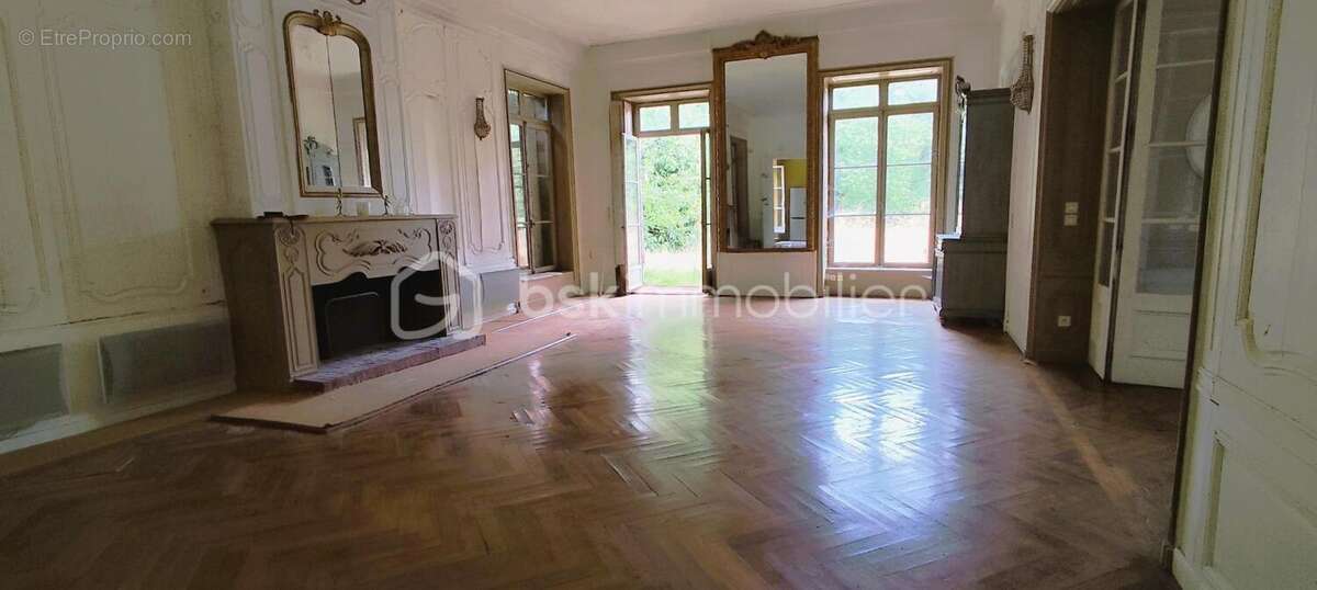 Château à vendre - Aile de château d'exception sur la commune de Parigné – 457 m² – 2 hectares de terrain - photo 8