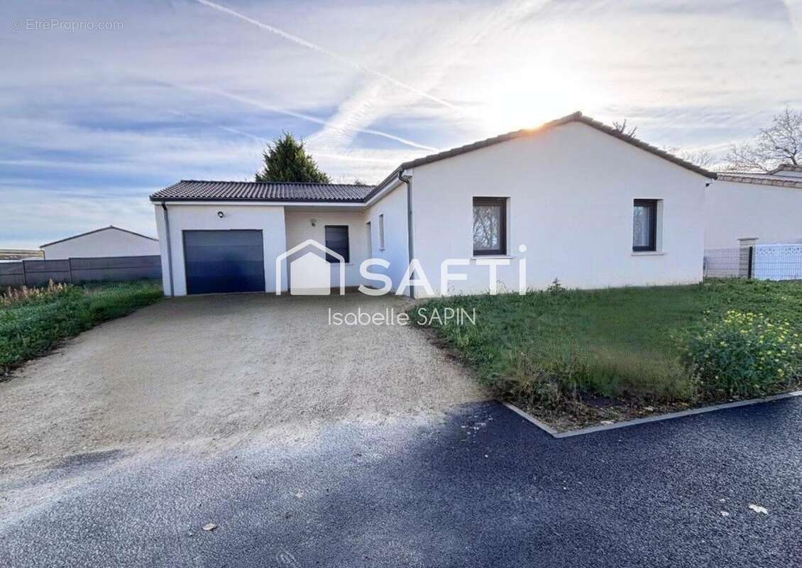 Photo 2 - Maison à NEUVILLE-DE-POITOU