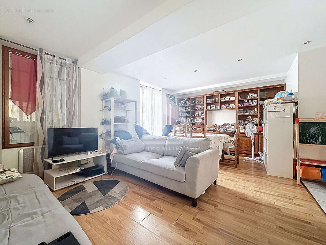 Appartement à MORIGNY-CHAMPIGNY