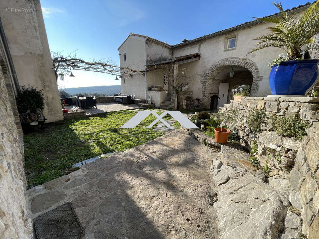 Maison 280 m² à Rousson  - photo 3