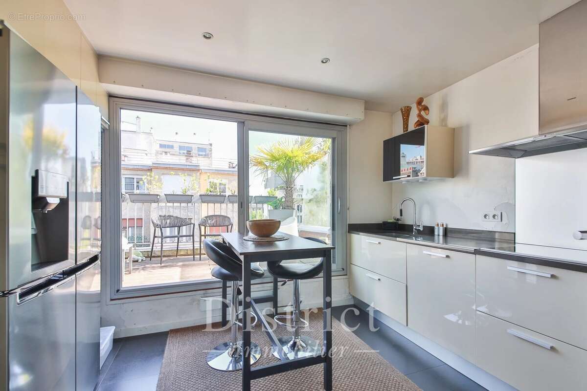 Appartement à PARIS-15E