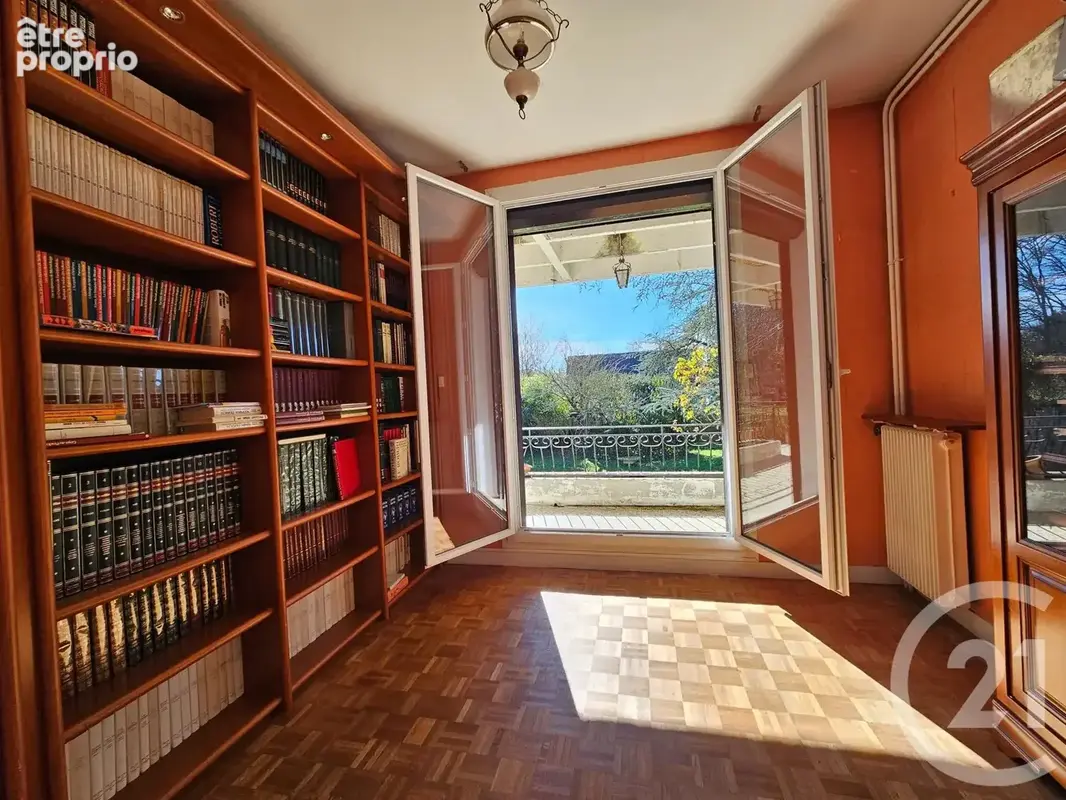 Maison 9 pièces 191 m² à vendre à La Ferte-Saint-Aubin (45240) - photo 6