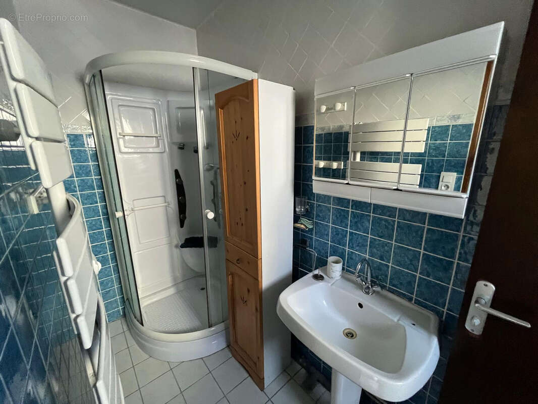 Commerce à LAQUEUILLE