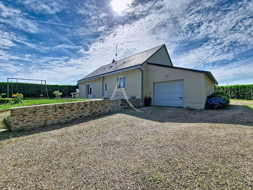 Maison à GREZ-NEUVILLE