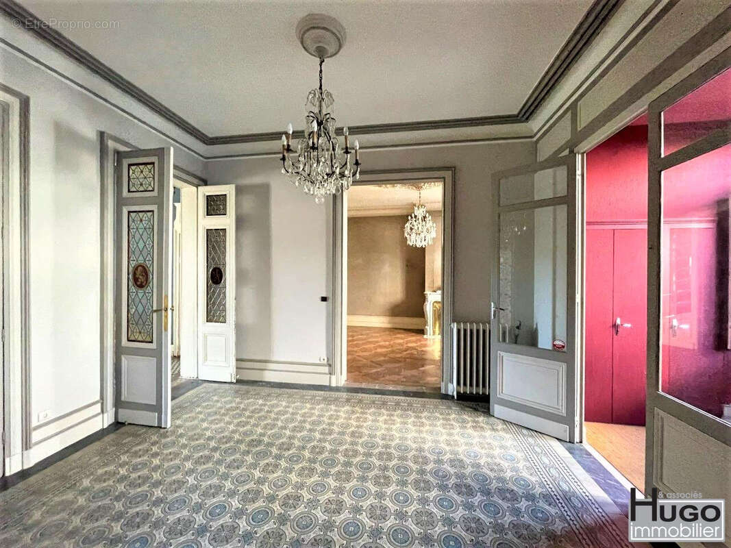 Bordeaux - croix de seguey - hotel particulier 485m² avec jardin 250m² et 2 parkings !!! - photo 2