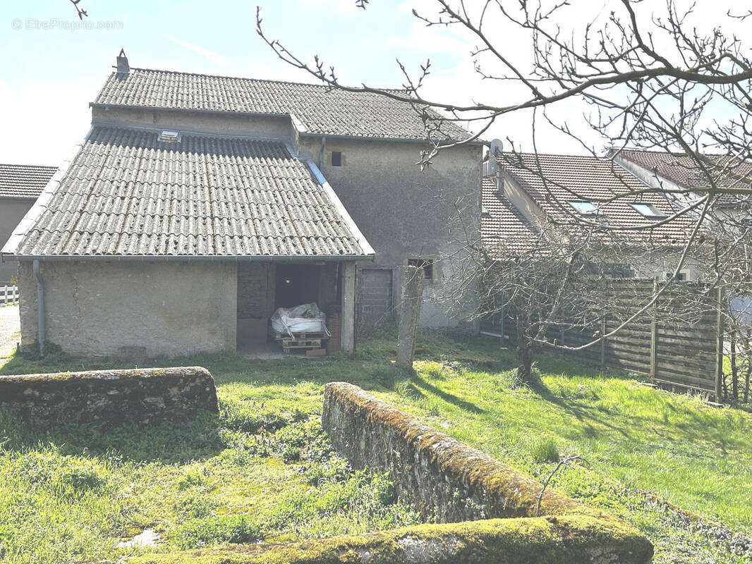 Maison à SERVIGNY-LES-SAINTE-BARBE