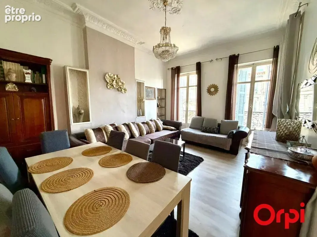 T4 de charme avec balcons et chambres de bonne – 128 m² – Saint-Charles / Le Chapitre (13001) - photo 7