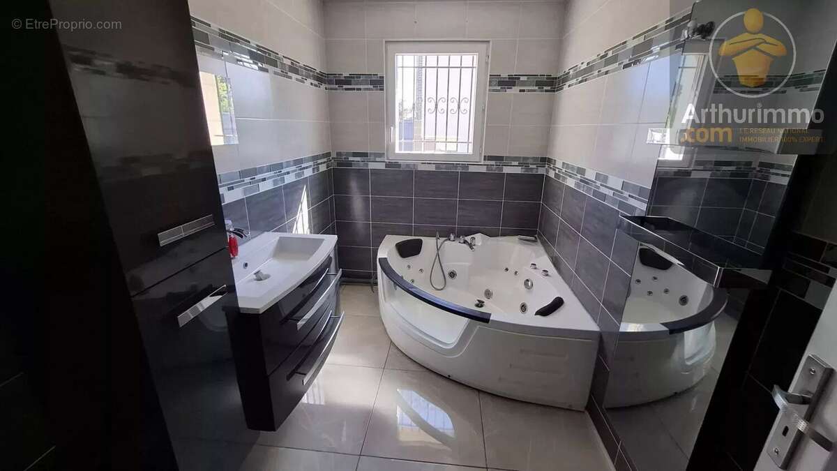 Maison à SAINT-JEAN-DE-LA-RUELLE