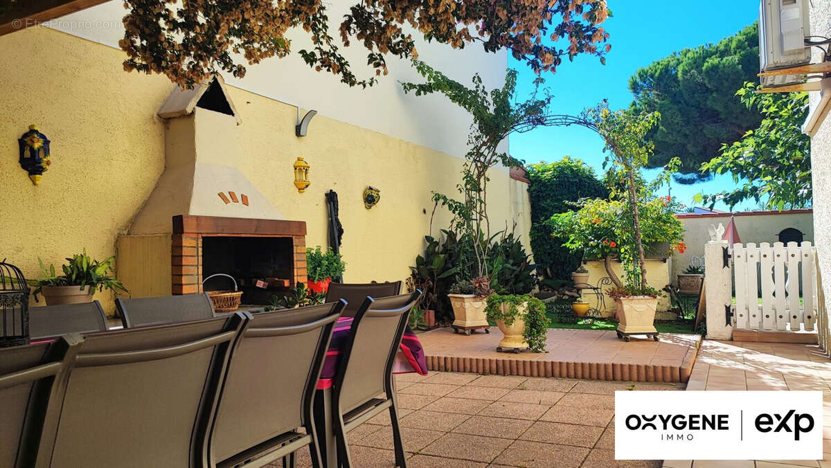 Maison à SAINT-LAURENT-DE-LA-SALANQUE