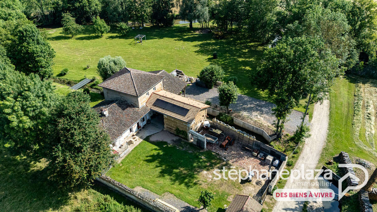 Maison à SAINT-ETIENNE-SUR-CHALARONNE