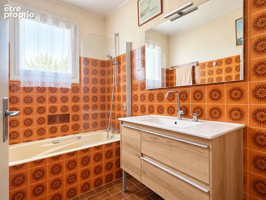 PROCHE COMMERCES - Maison de 109 m² avec garage & dépendances - photo 5