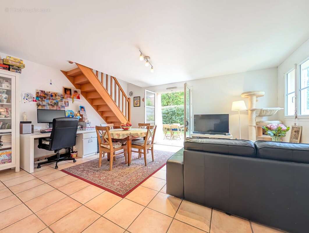 Appartement à LA QUEUE-LES-YVELINES