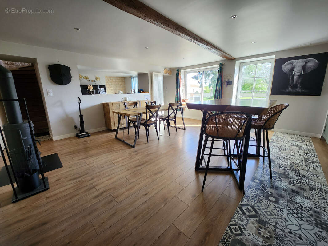 Maison à SAINTE-GEMME-LA-PLAINE