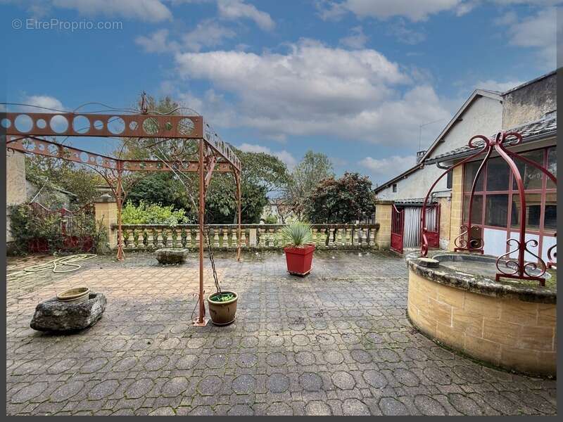 Maison à VILLEFRANCHE-DE-LONCHAT