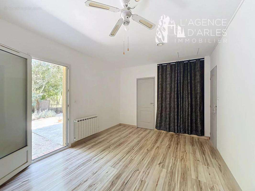 Arles – Maison familiale 157 m² – 5 chambres dont 2 de plain-pied – jardin arboré et clos - photo 12