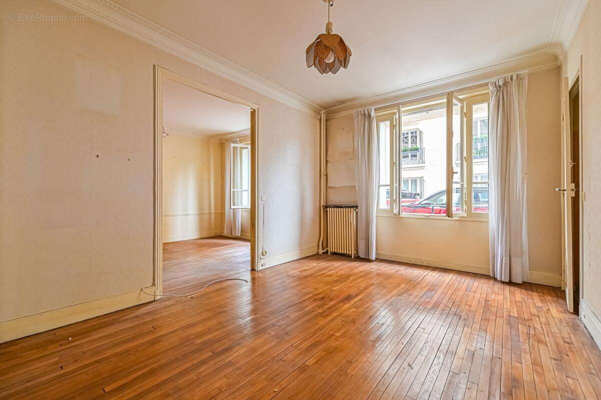 Appartement à PARIS-16E