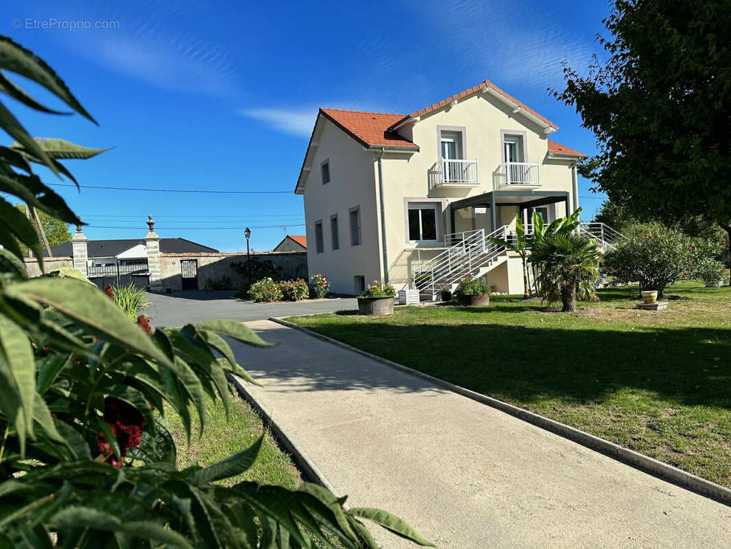 Propriete avec dependance et piscine - photo 20