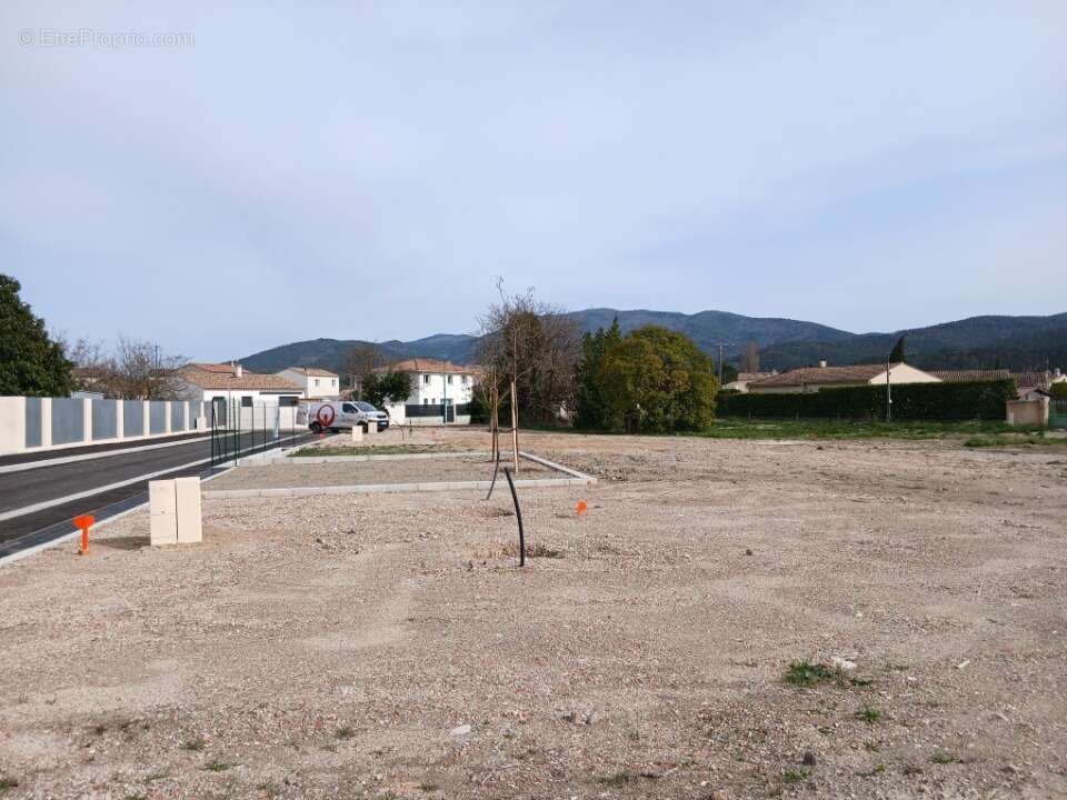 Terrain à PIGNANS