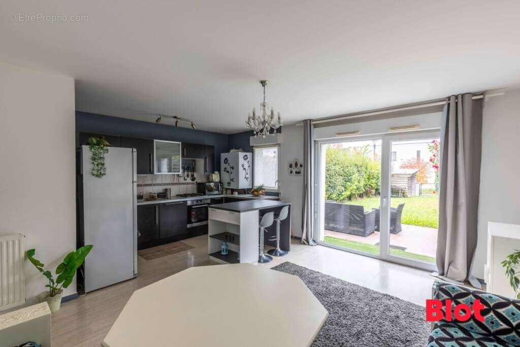 Maison à VEZIN-LE-COQUET