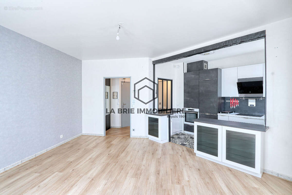 Appartement à BRIE-COMTE-ROBERT