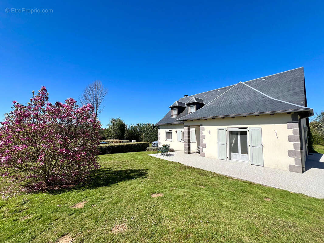 Maison à SAINT-CIRGUES-DE-MALBERT