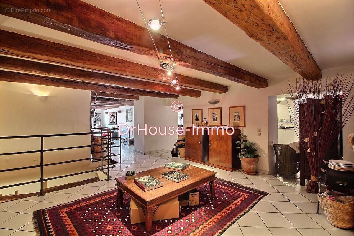 Appartement à MARSEILLE-2E