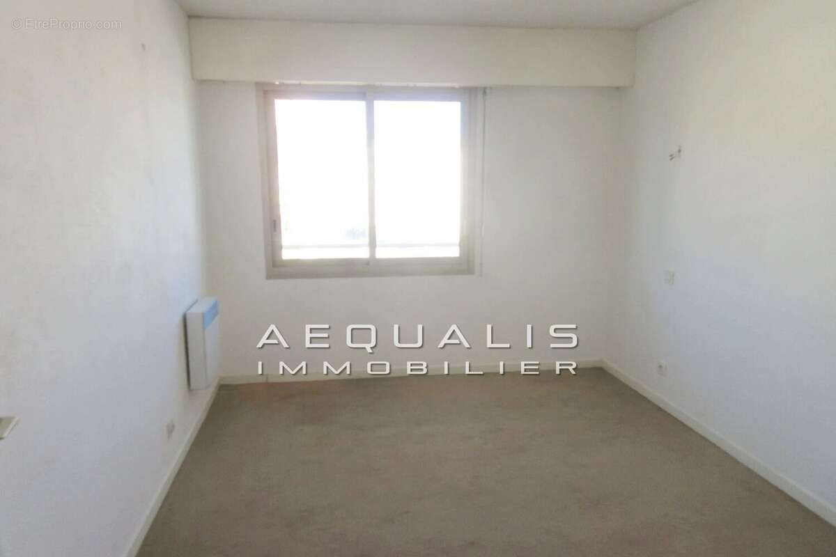 Appartement à SAINT-LAURENT-DU-VAR