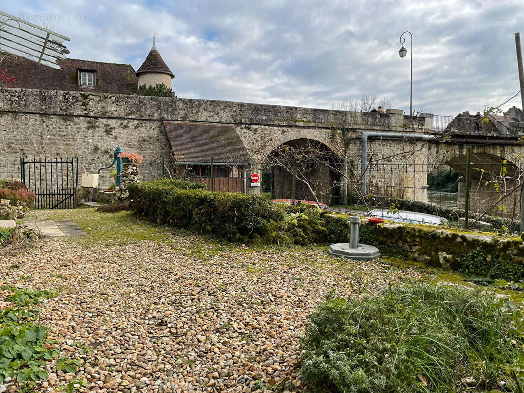 Maison à ANGLES-SUR-L&#039;ANGLIN