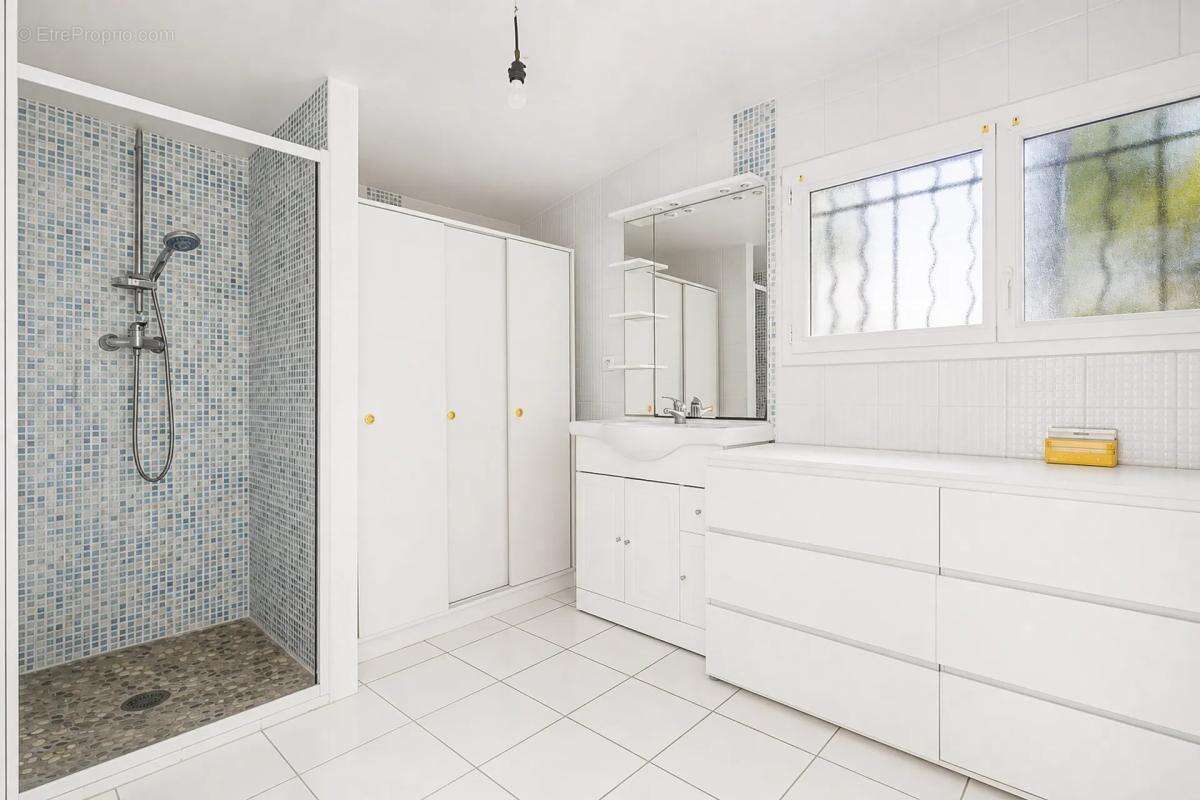Maison de 9 pièces de 246 m² à Velaux - photo 14