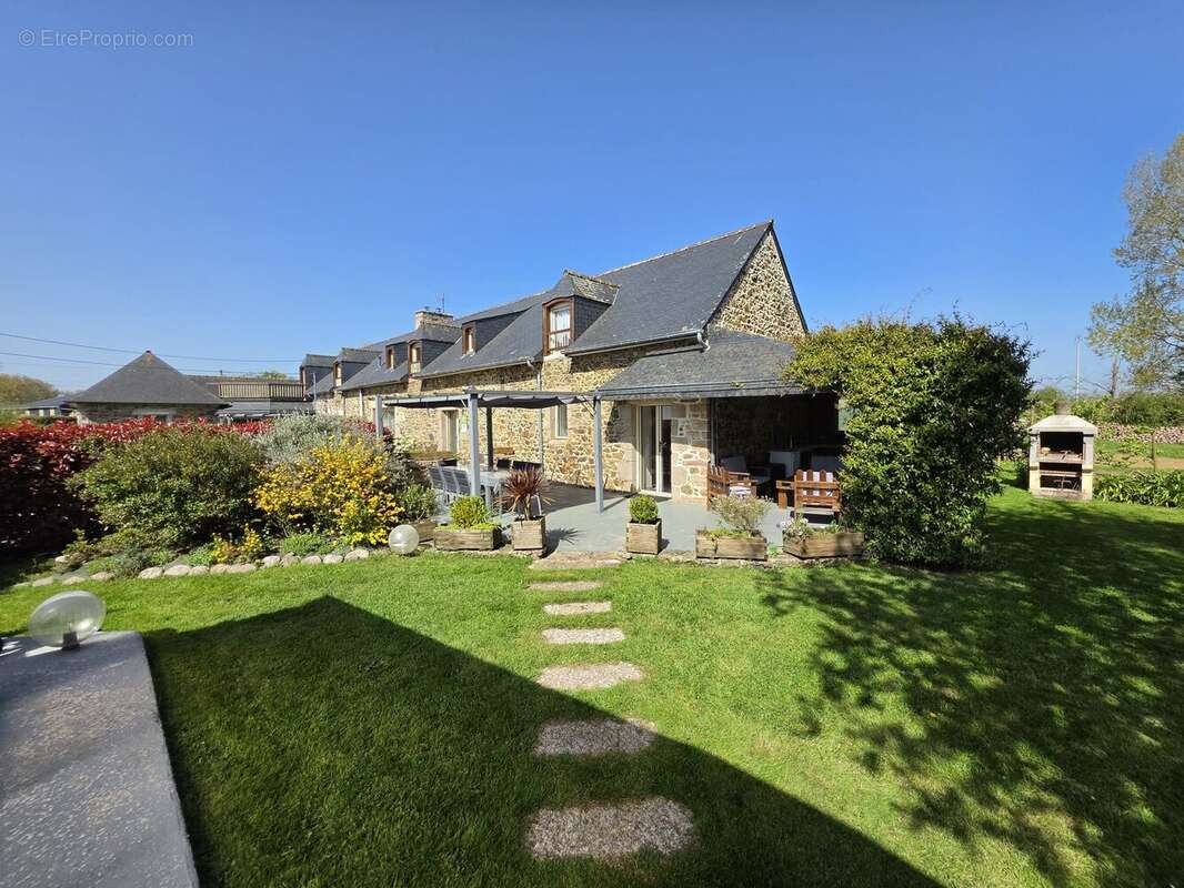 Maison à HENANBIHEN