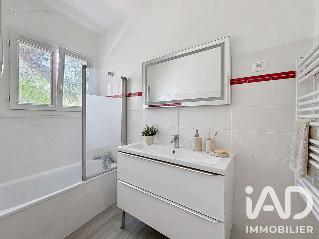 Maison 144 m² à Tourrettes  - photo 7