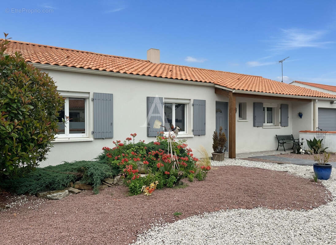 ST GERVAIS - Maison au calme de son impasse. - photo 2