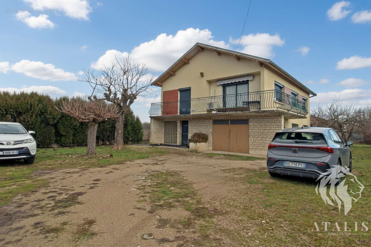 Maison à SAINT-HILAIRE-DU-ROSIER