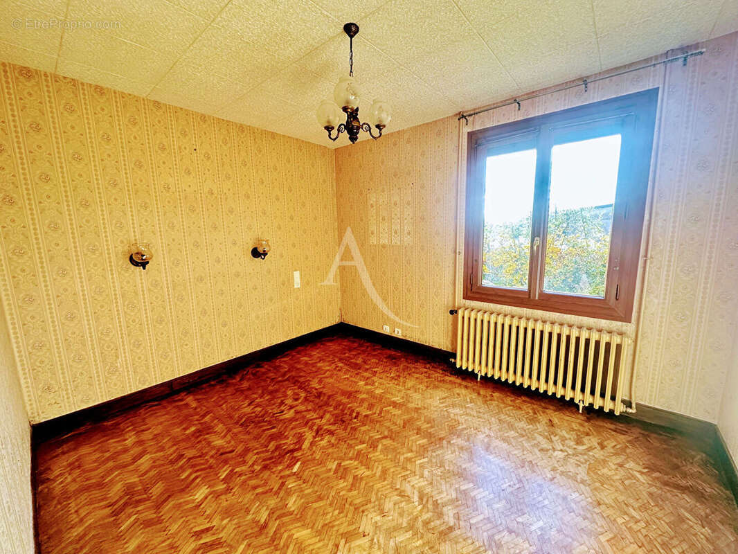 Maison à SAINT-JEAN-DE-BRAYE