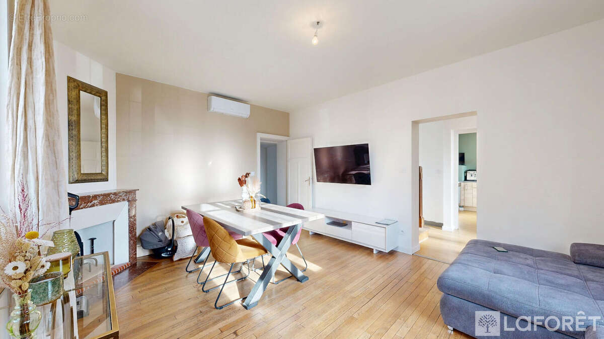 Maison à THIEL-SUR-ACOLIN