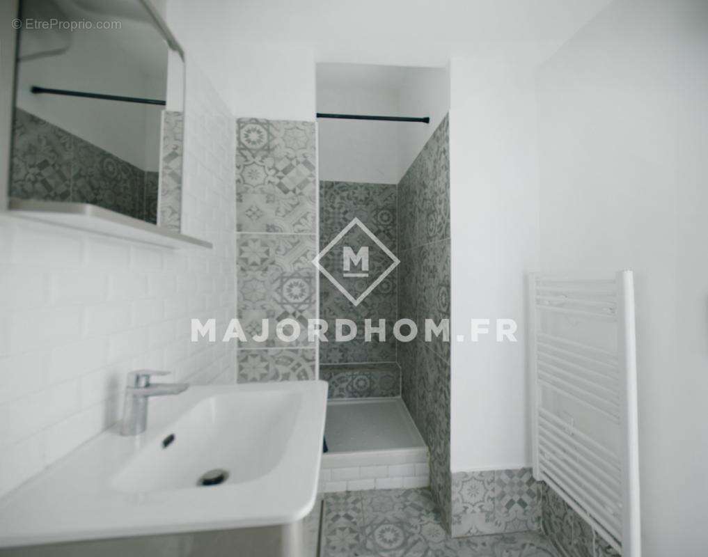 Appartement à MARSEILLE-4E