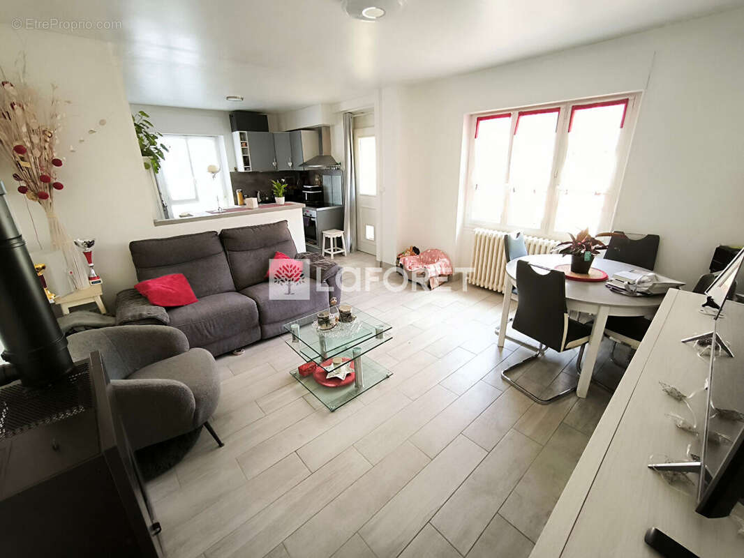 Maison à FOLLAINVILLE-DENNEMONT