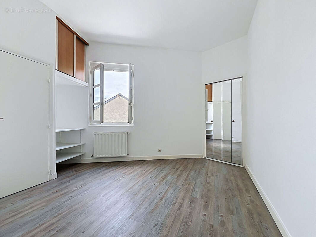 Maison 3 chambres avec 3 studios indépendants loués et un garage - photo 9