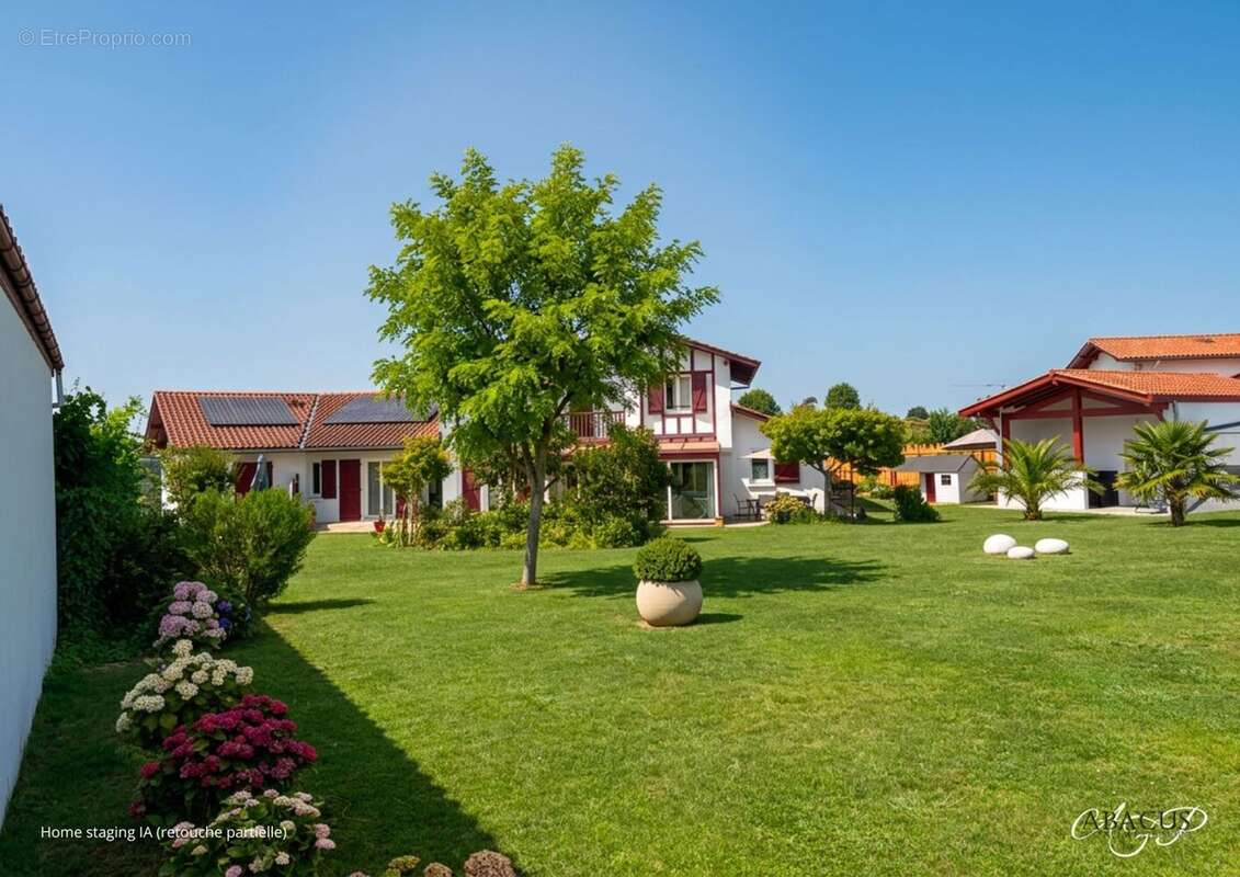 Maison à LARRESSORE