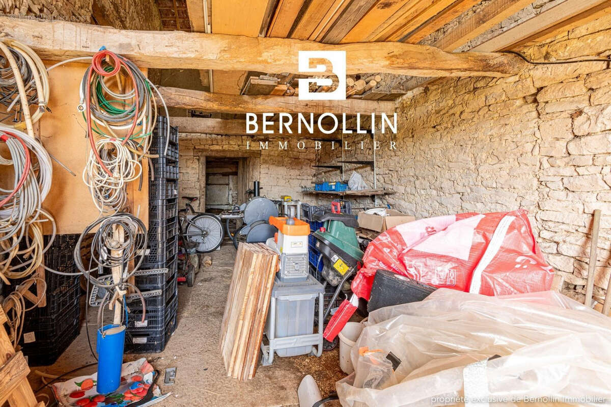 Maison en pierre à rénover de 120 m2 avec terrain et dépendance à VAL D'EPY Senaud (39160) - photo 12
