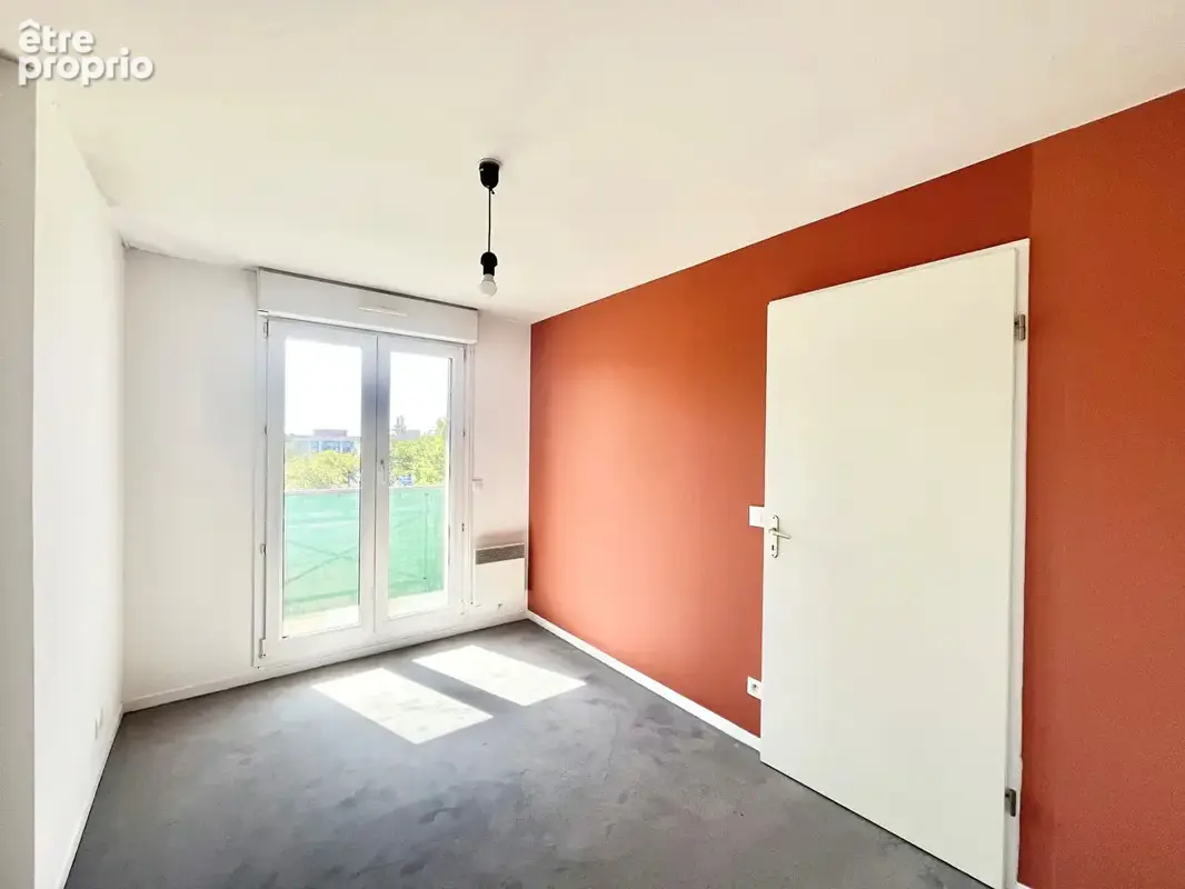 Appartement Caen 2 pièce(s) 33.32 m2 - vendu libre - place de parking privative - belle orientation - vue dégagée - photo 7
