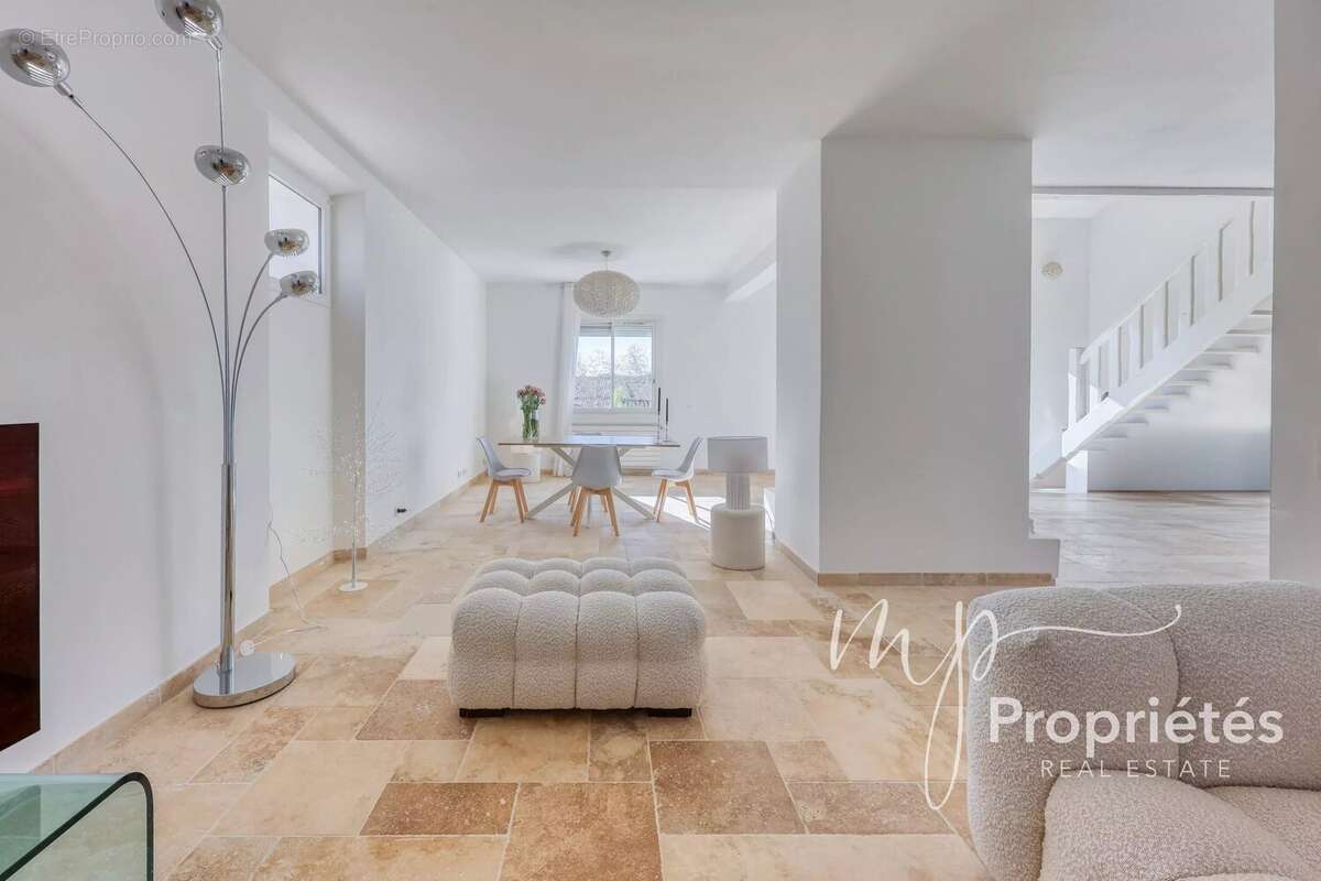 Maison à BORMES-LES-MIMOSAS