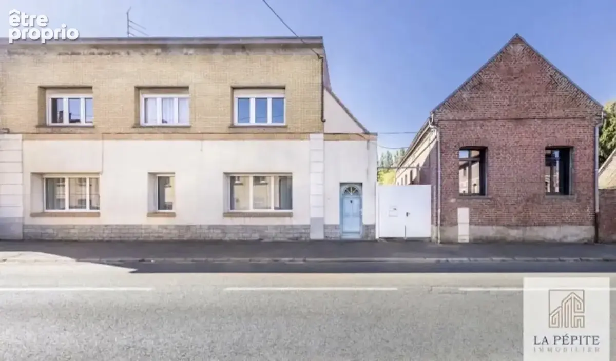 Ensemble Immobilier composé de 2 maisons d'environ 285 m2 et 55 m2, de 3 garages et d'un jardin. - photo 25
