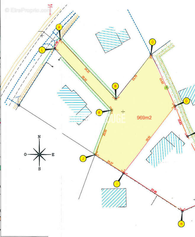 Terrain constructible de 969 m² - Au bourg de Trédarzec - photo 4