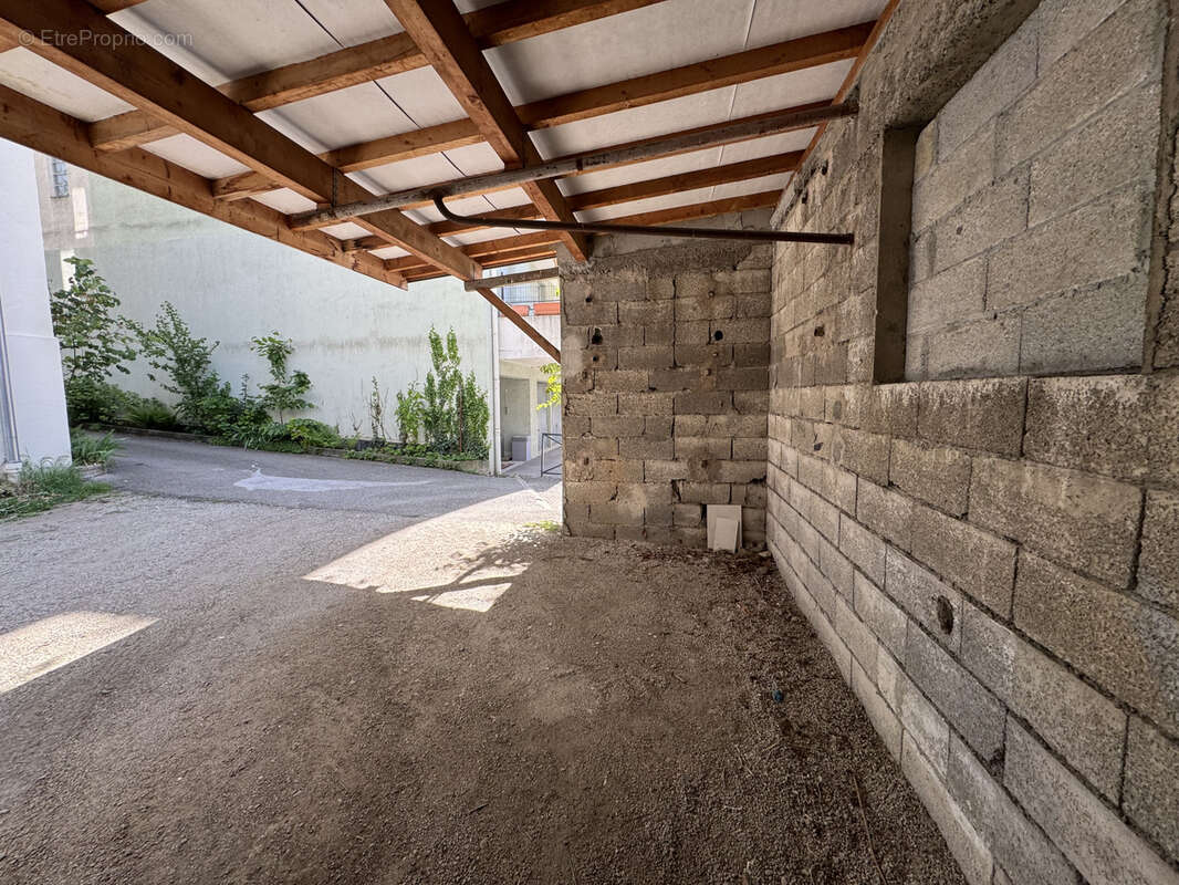 Parking à AIX-LES-BAINS